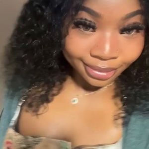 Meet your Posher, Nessa